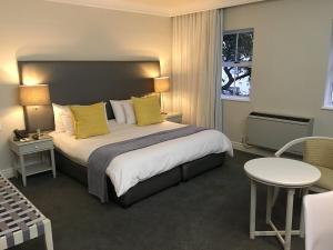 Hollow on the Square City Hotel