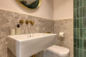 The Carlton Tavern Hotel