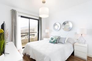 Home2Book Dreamy View Of The Bay Private Terrace