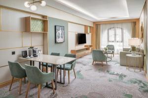 Makarem Haram view suites