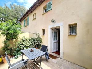 Appartements Holiday flats at Domaine de Saint-Endreol with golf, SPA and pool : photos des chambres