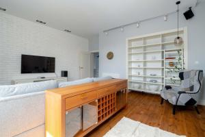 Bright Apartment Słupecka with Parking in Poznań by Noclegi Renters