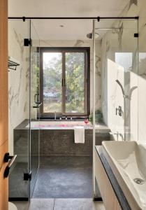 Casa Pamiya 3 BHK by tisyastays