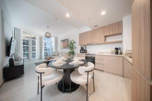 Extravagant 2 Bedroom in Urban Oasis Perfect for 4