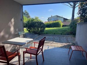 Appartements Magnifique Studio dans Villa Contemporaine au Calme avec Piscine & Parking Prive a Beaumont les Valence & Monteleger : photos des chambres
