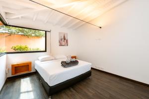 5BR Poblado Villa close to Lleras Jacuzzi Cinema AC