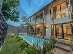 Ang Kaew Pool Villa 4BR 5 Min Drive to Nimmanhemin