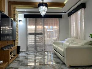 Ideal with a Jacuzzi, pool