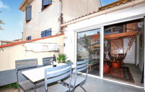 Maisons de vacances Awesome Home In Sainte Marie La Mer Pl : photos des chambres