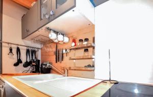 Maisons de vacances Awesome Home In Sainte Marie La Mer Pl : photos des chambres