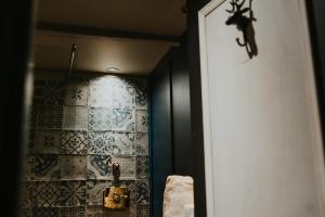 Le Petit Chateau & William de Percy