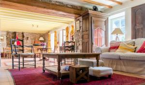 Belle longère de charme au calme, 10 - 12 personnes, 5 mn des plages et GR 34