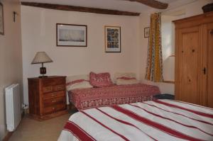 Belle longère de charme au calme, 10 - 12 personnes, 5 mn des plages et GR 34