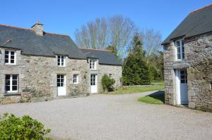 Belle longère de charme au calme, 10 - 12 personnes, 5 mn des plages et GR 34