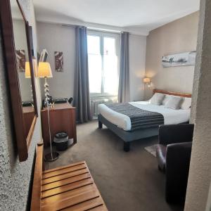 Hotels Logis Hotel Le Cerf : photos des chambres