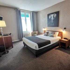 Hotels Logis Hotel Le Cerf : photos des chambres