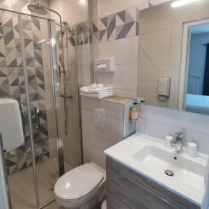 Hotels Logis Hotel Le Cerf : photos des chambres