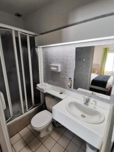 Hotels Logis Hotel Le Cerf : photos des chambres