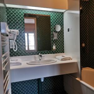 Hotels Logis Hotel Le Cerf : photos des chambres