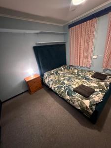 Cozy Queen Room in Peaceful House with Garden - KV3