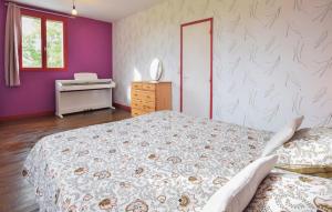 Maisons de vacances 3 Bedroom Amazing Home In Grandmesnil : photos des chambres