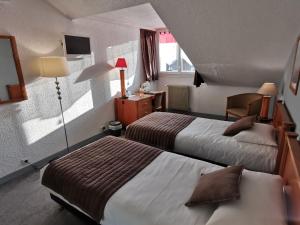 Hotels Logis Hotel Le Cerf : photos des chambres