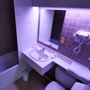 Hotels Logis Hotel Le Cerf : photos des chambres