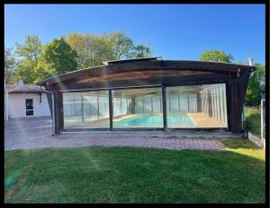 Maison de location vacance avec piscine couverte et chauffée