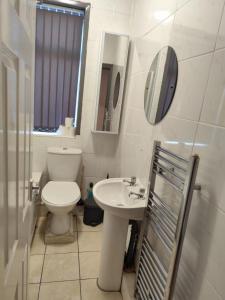 Double-Bedroom in the Heart of Harpurhey Manchester A1 Perfect for Short Stays