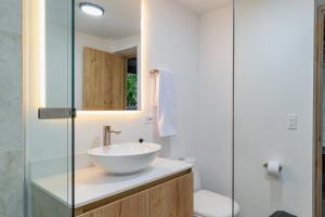 B3 4BR Poblado Penthouse wit AC and Jacuzzi