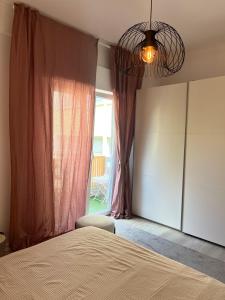 Quarto confortável com varanda