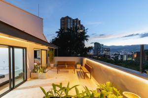 B3 4BR Poblado Penthouse wit AC and Jacuzzi