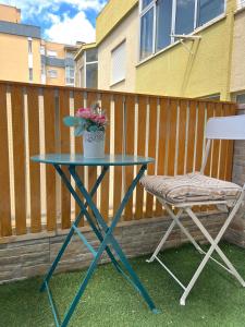 Quarto confortável com varanda