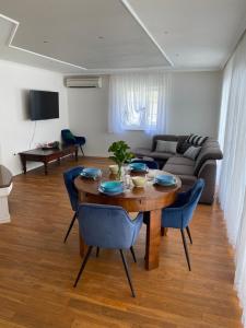 Private pool 2 rooms