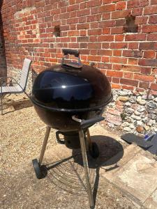 Rural Retreat near West Wittering Beach! Dog Friendly & Free Parking - Ideal Weekend Getaway! Chichester Holiday Properties