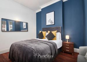 BIG Contractor House in Leamington Spa with 7 Beds by PureStay - 14 Night min!