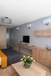 Biały Domek studio pomarańczowe