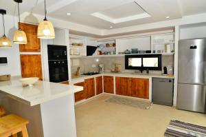 Dar Shadi, villa with garden, pool and horse