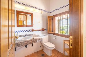 Casa Chica by Rosas Cantares