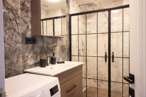 Classy 2BR Hideaway with Dazzling Panorama