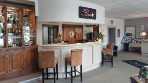 Hotels Logis Hotel Le Cerf : photos des chambres