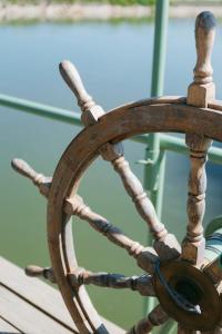 Bateaux La cabane a fleur d eau au coeur de la Camargue : photos des chambres
