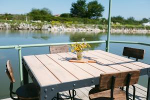 Bateaux La cabane a fleur d eau au coeur de la Camargue : photos des chambres