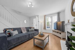 Stylish 3 Bedroom House Free Parking