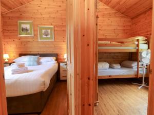 Chalet Lodge Bunks L1