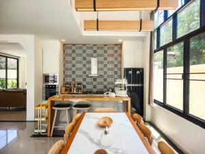 6 Bedroom Pool Villa near CIty and Airport