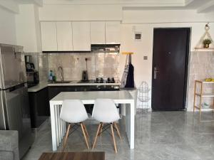 City Oasis Gardens, Charming One Bed