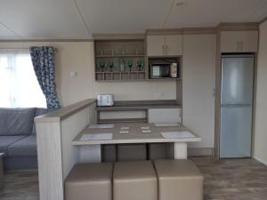 33 Unity Beach Holiday Resort Unity Brean - Centrally Located Pet Stays Free 8 birth