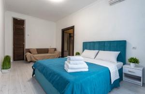 Maidan Khreschatyk 4 street Blue