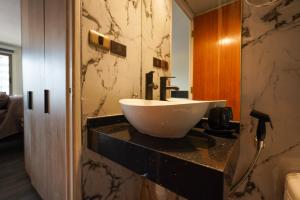 Oceana Suites Escuela Militar